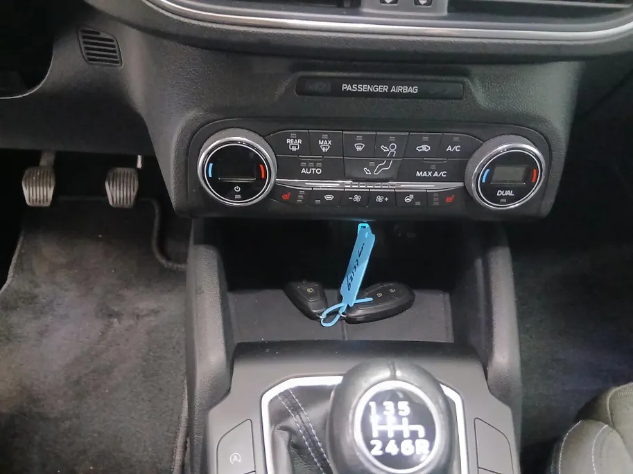 Ford Focus 1.0 EcoBoost 125PK Active Business 125 PK| Winterpack | Afneembare Trekhaak | Zwart Dak | Dakreling | NL Auto |