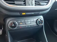 Ford Fiesta 1.0 EcoBoost Hybrid Titanium | Stoel- stuur en voorruitverwarming | Apple Carplay & Android auto | Cruise control