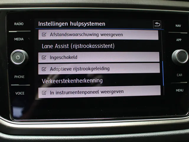 Volkswagen T-Roc 1.0 TSI Style | Airco | Navigatie | Trekhaak | PDC