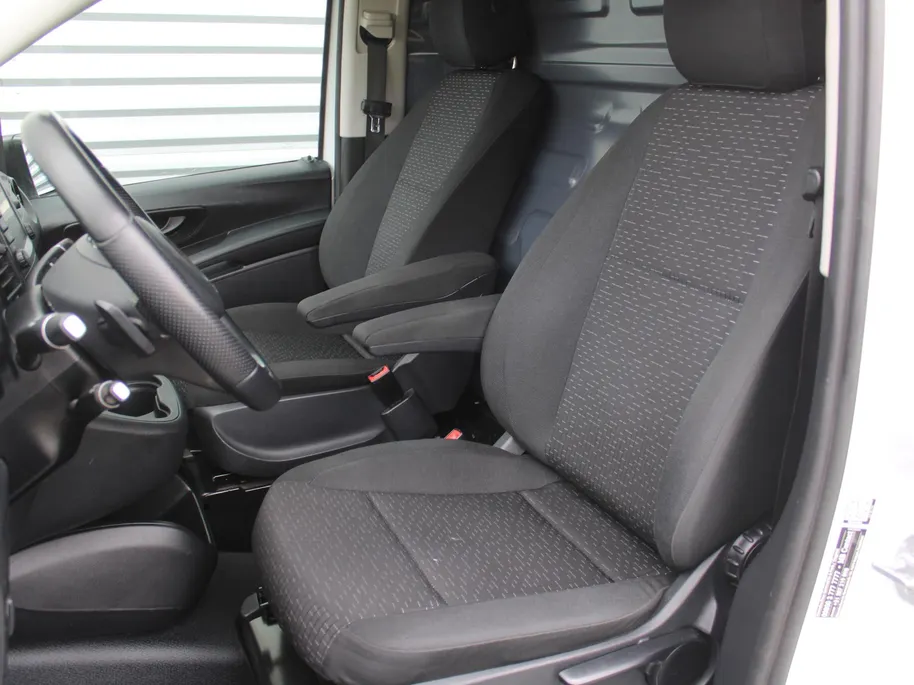 Mercedes-Benz Vito 119 CDI | Trekhaak | Camera | PDC  | 19' LM | Clima | Dodehoekdetectie | Comfortstoelen | LED | Automaat | Zeer nette bus |