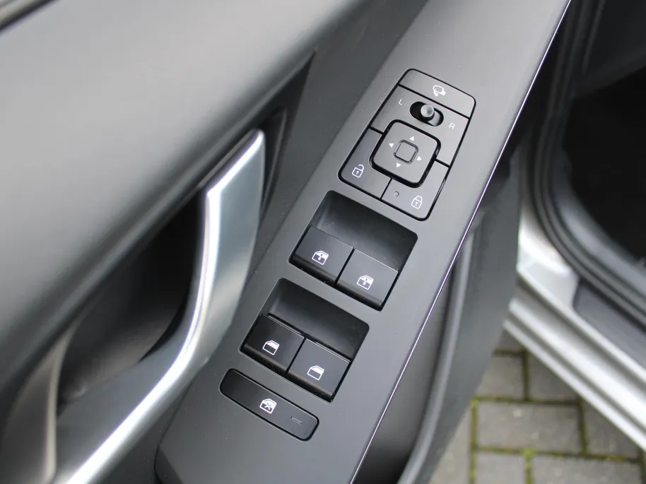 Kia Niro 1.6 GDi Hybrid DynamicLine | Camera | Cruise adapt. | Clima | 16' LM | Navi | Keyless | Apple Carplay/Android Auto |