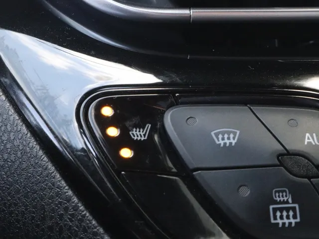 Toyota C-HR 1.8 Hybrid Bi-Tone Trekhaak | Leder | Blindspot | Stoelverwarmin