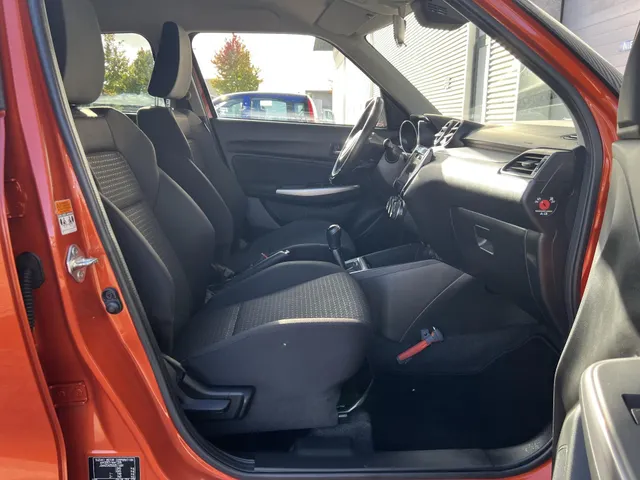 Suzuki Swift 1.2 Style Smart Hybrid | Apple Carplay & Android Auto | 16' Lichtmetalen Velgen | Climate Control | Navi