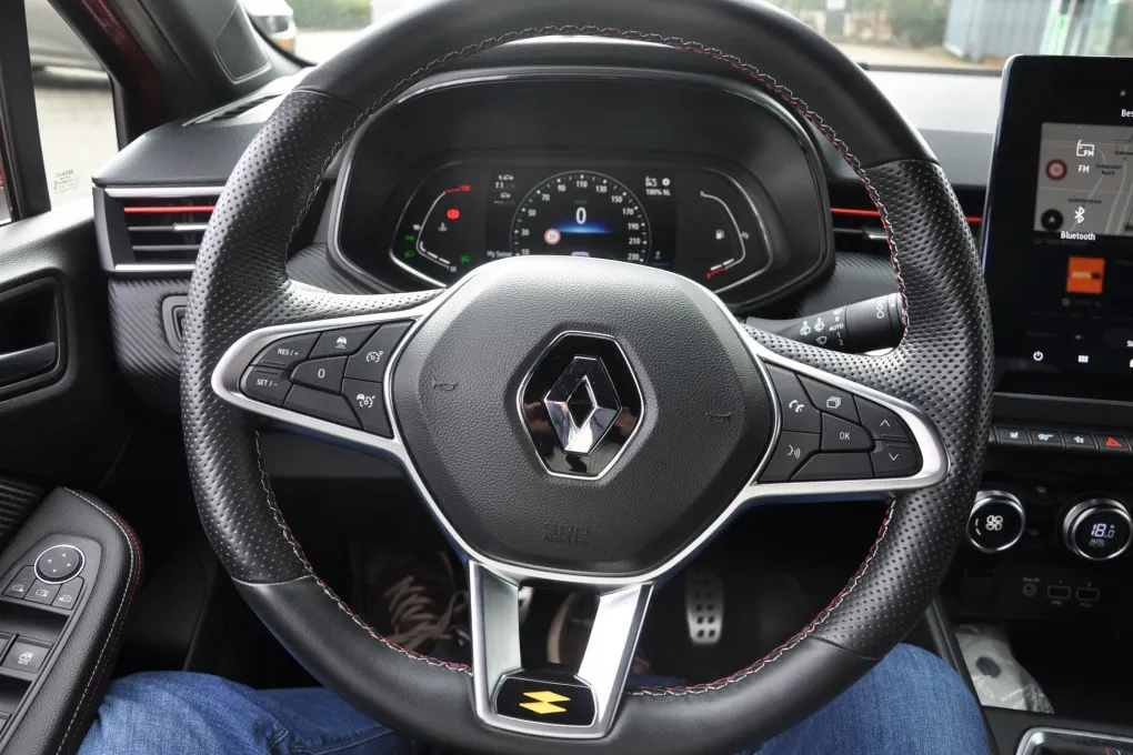 Renault Clio 140pk Nieuwstaat! All Seasons 1.3 TCe R.S. Line