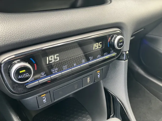 Toyota Yaris 1.5 Hybride Selection | Bi-Tone | Apple Car-play | Stoelverw