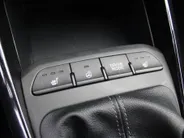 Kia Stonic 1.0 T-GDi MHEV DynamicPlusLine | Stuur-/stoelverwarming | Camera | Clima | Cruise | 16' LM | Navi | LED | Keyless |