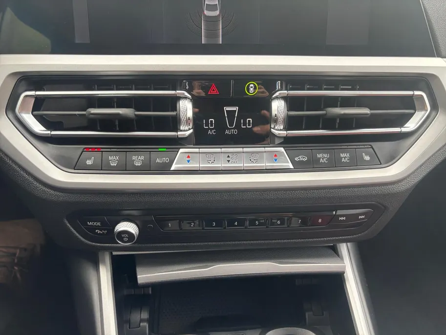 BMW 3 Serie 320e Business Edition Plus *Automaat*Navigatie*Parkeersensoren*Carplay*Lederen bekleding*Stoelverwarming*LM.Velgen*Zeer nette auto!