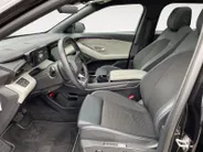 Ford Explorer Premium Extended Range RWD 77 kWh | Full Option | Black uitvoering | Trekhaak | Dealer onderhouden | AGR stoelen 12-wegs verstelbaar 21 inch wielen | Panoramadak | 1e eigenaar |