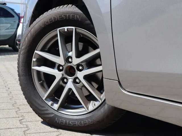 Toyota Verso 1.8 VVT-i Aspiration Automaat | Panoramadak | Trekhaak