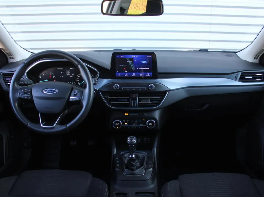 Ford Focus 1.0 EcoBoost Active Business | Trekhaak | Panoramadak | Stuur-/stoel-/voorruitverwarming | Camera | Navi | 18' LM | LED | Cruise adapt. | B&O audio | Zeer nette auto!! |