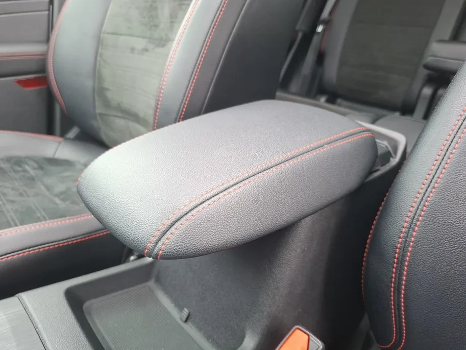 Ford Kuga 2.5 PHEV ST-Line X | Winterpack | Driver assistancepack | Technologypack | El. Trekhaak | Panoramadak | El. Achterklep | All-seasonbanden | 18' Lichtmetaal | Adaptive Cruisecontrol | BLIS | Matrix Ledkoplampen | Head-up Display |