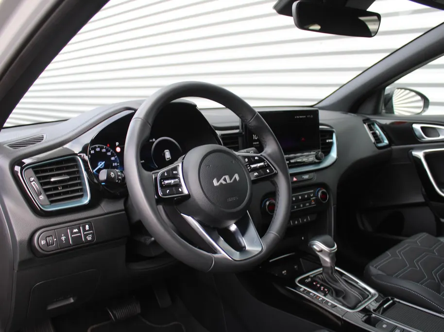 Kia Ceed Sportswagon 1.0 T-GDi MHEV Design Edition | Stuur-/stoelverwarming | Cruise adapt. | Camera | 16' LM | Elek. achterklep | JBL audio | LED |