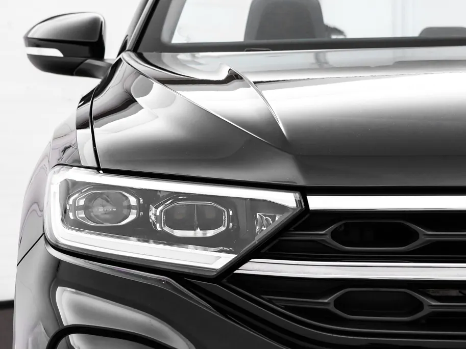 Volkswagen T-Roc Cabrio 1.5 TSI 150pk DSG R-Line · Camera · Apple/Android Car Play · Stoel-& Stuurverwarming · P-Sensoren · 18'' Inch ·