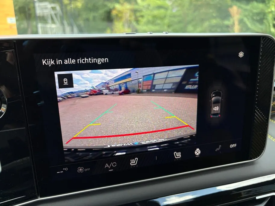 Renault 5 comfort range iconic cinq 52 kWh Nu met 1600,- voorraad korting , Pack Safety & Advanced Driving Assist , allseason banden , Apple Carplay/Android Auto , stoel en stuurverwarming , navigatiesysteem , veel mooie opties.