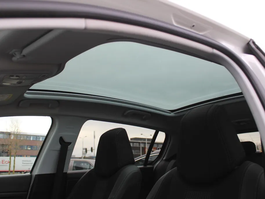 Peugeot 308 1.2 PureTech Allure | Panoramadak | 17” LM | Parkeersensor v+a | Navi | Cruise | Clima | Apple CarPlay/Android Auto |