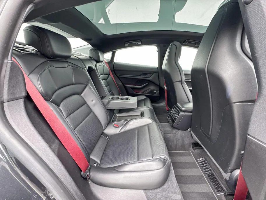 Porsche Taycan 4S Performance