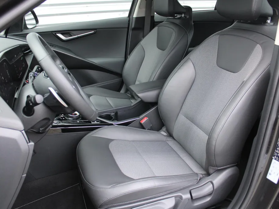 Kia Niro EV DynamicLine 64.8 kWh | 17' LM | Airco | Cruise | Camera | Navi | PDC |