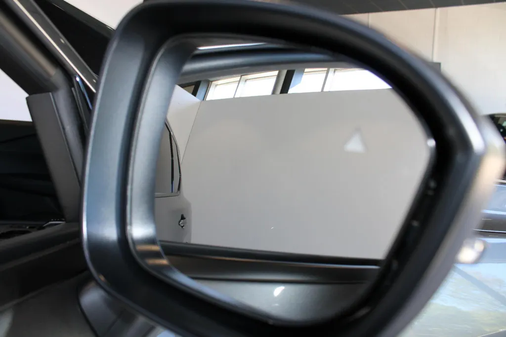 Nissan X-Trail 1.5 e-Power Tekna Plus | Naviagtie| 360grd camera| Pdc voor en achter| Climate controle 3 zones| Stoel-, stuur- en voorruit verwarming| Lederen bekleding| 19inch Wielen| Stoel geheugen|