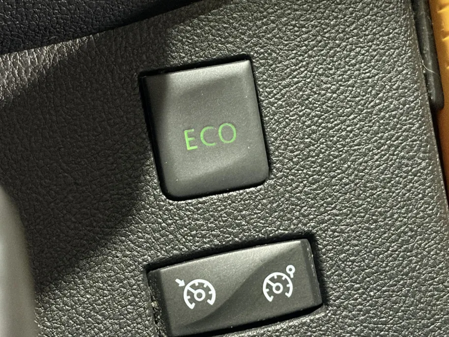 Renault Captur 120PK TCe Intens | 1ste Eigenaar | Navigatie | Climate Control | Camera | Lichtmetalen Velgen | Parkeersensoren | Cruise Control | Park Assist | Bluetooth Audio/Telefoon | Licht & Regen Sensor |