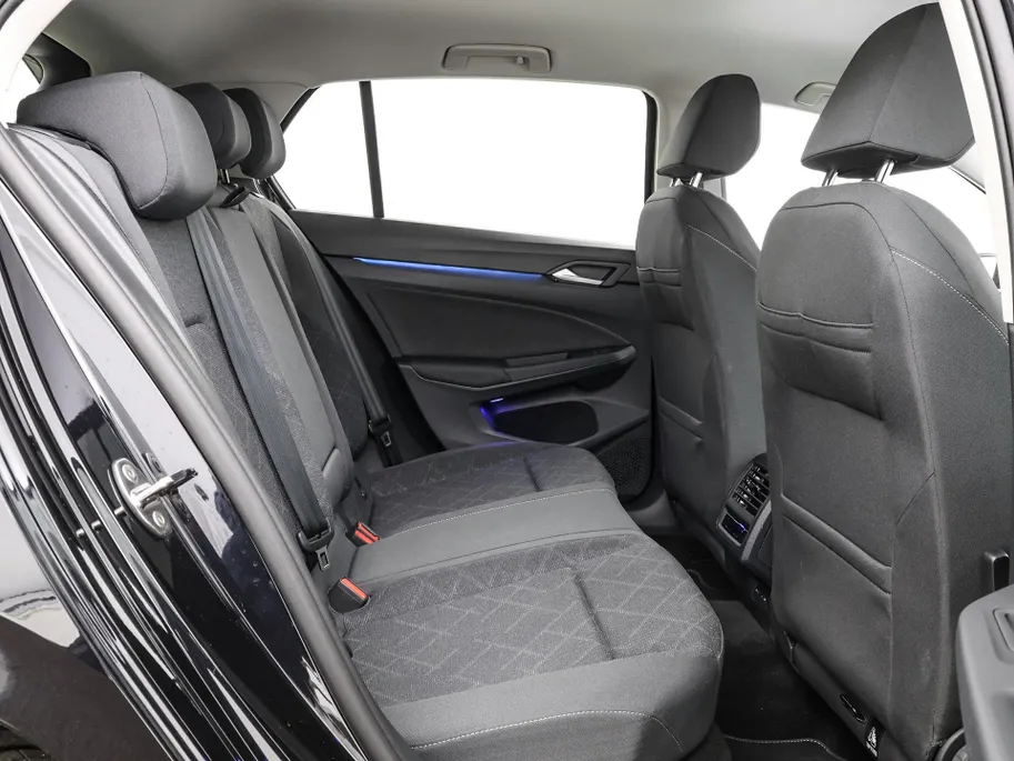 Volkswagen Golf 1.0 eTSI 110pk DSG Life · Camera · Apple/Android Car Play · Navigatie · P-Sensoren · 16'' Inch · Garantie t/m 04-02-2028 of 100.000km