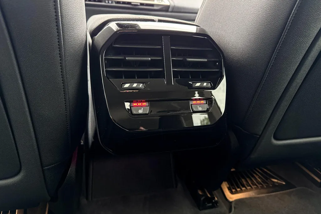 BMW iX xDrive45 101 kWh