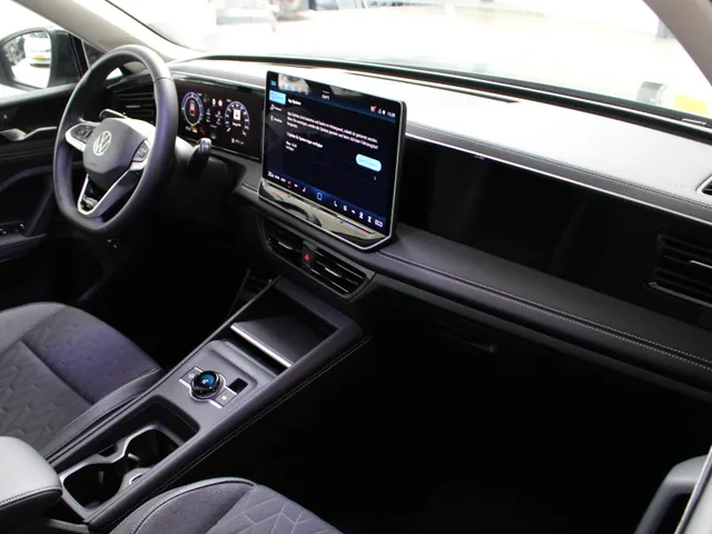 Volkswagen Tiguan 1.5 eHybrid Life Energy Edition Navigatie | 360 Camera | Head Up Display | Keyless | Led Plus Light | Trekhaak