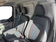 Ford Transit Custom 300 2.0 TDCI L2H1 Sport | Automaat | Adapt. Cruise control | BLIS | Winter pack | Elektr. bestuurdersstoel | Parkeersensoren voor en achter | Achteruitrijcamera | Navigatie | Apple carplay & Android auto | 18' lichtmetalen velgen | Bovag garantie |