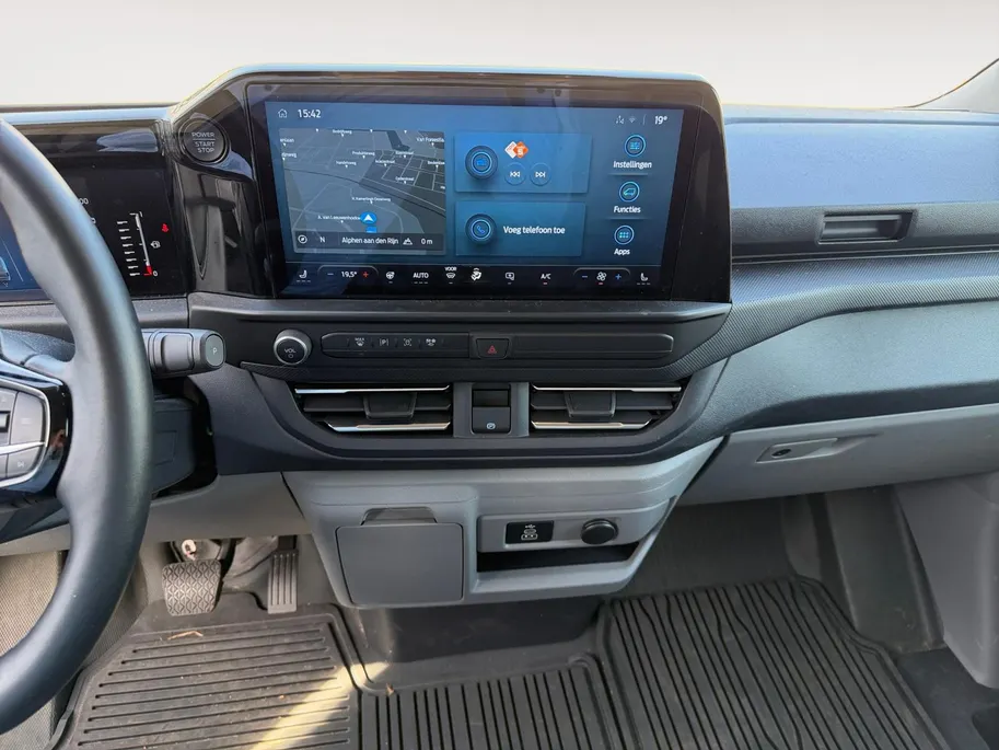 Ford Transit Custom 320 2.5 PHEV L2H1 Limited | NL auto | Automaat | Elektr. Trekhaak | Adapt. Cruise control | BLIS | Winter pack | Navigatie | Apple carplay & Android auto | Parkeersensoren voor en achter | Achteruitrijcamera | Bovag garantie |