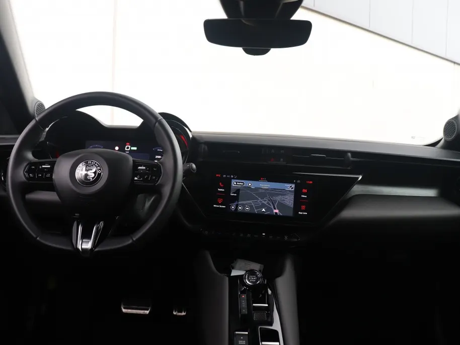 Alfa Romeo Junior 1.2 Turbo 136 PK Ibrida Speciale | Techno | Pano | Camera | Navi
