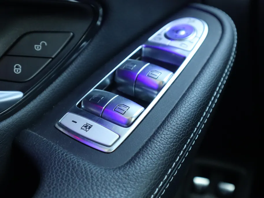 Mercedes-Benz GLC 300e 4MATIC Premium l Trekhaak l Nightpakket l Carplay