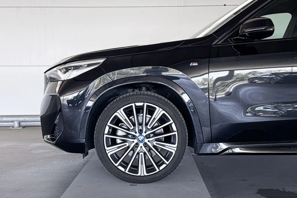 BMW iX1 xDrive30 Launch Edition 67 kWh