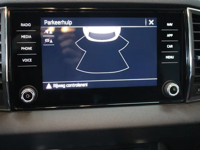 Škoda Karoq 1.0 TSI Business Edition Navigatie | Parkeersensoren | Cruise Control |
