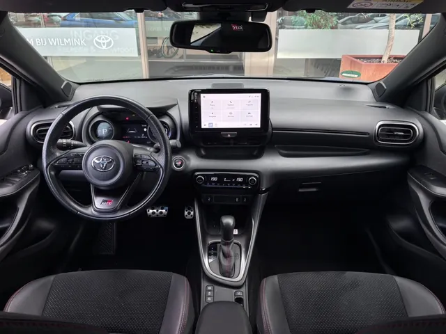 Toyota Yaris 1.5 Hybrid GR Sport | Stoelverwarming | Camera | Carplay |