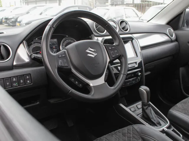 Suzuki Vitara 1.4 Boosterjet Style Smart Hybrid Automaat |  Navi | Adap. Cruise | Camera | Schuifdak | Trekhaak