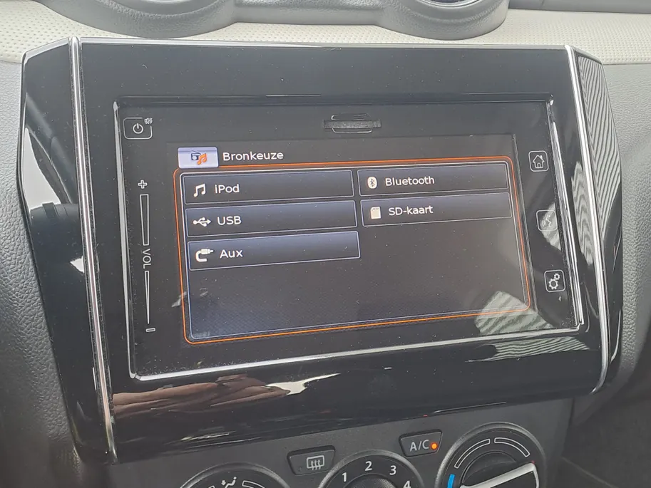 Suzuki Swift 1.2 Select AUTOMAAT | Airco | Stoelverwarming | DAB | Camera | Bluetooth | Apple Carplay / Android Auto