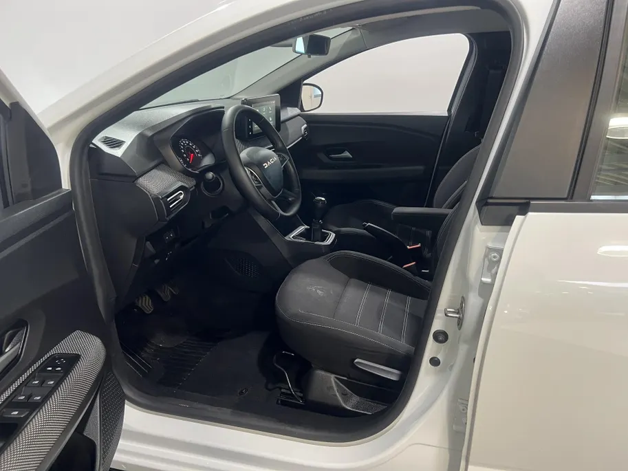 Dacia Sandero 100PK TCe ECO-G Expression | Airco | Apple CarPlay/Android Auto | Parkeersensoren | Armsteun | Cruise Control | Licht & Regen Sensor | LED Koplampen |