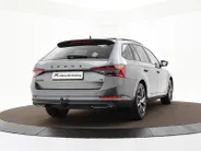Škoda Superb Combi 1.4 TSI iV 218pk DSG Sportline Business · Panoramadak · 360 Camera · Inklap. Trekhaak · Matrix LED · Canton Audio · Elek. Stoelen + Geheugen ·