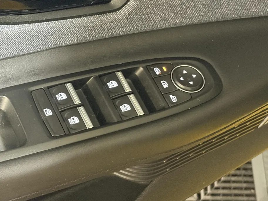 Renault 5 Comfort Range Techno 52 kWh Automaat | SoH 99% | 1e eigenaar | Navi | Camera | Parkeersensoren | Apple CarPlay/Android Auto | Adaptive Cruise Control | Licht & Regen Sensor | Lichtmetalen Velgen | Full LED |