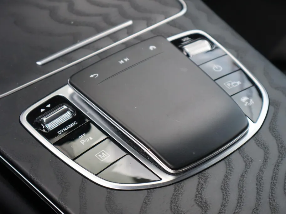 Mercedes-Benz GLC 300e 4MATIC Business Solution AMG l Trekhaak l Stoelverwarming l Achteruitrij camera