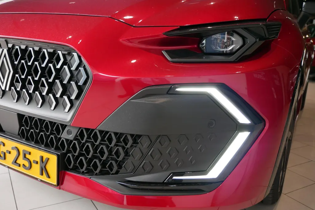 Renault Clio 1.2 TCe 115 techno | Beschikbaar per 26 september 2026| Rijdende demonstratie auto