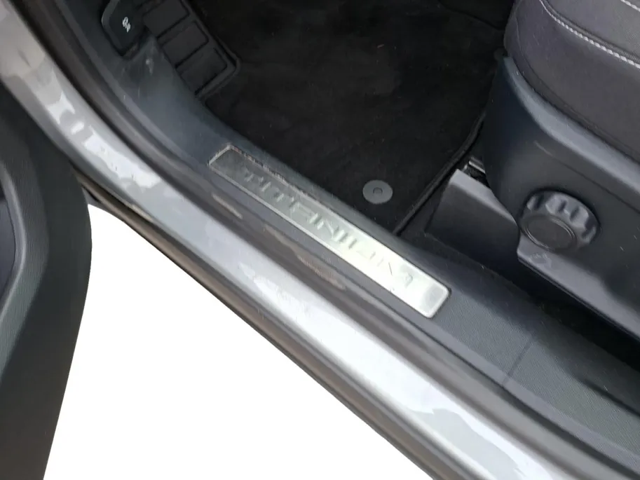 Ford Kuga 1.5 EcoBoost Titanium | Dealeronderhouden | Stoel- stuur en voorruitverwarming | Trekhaak | 1600kg trekgewicht | Navigatie