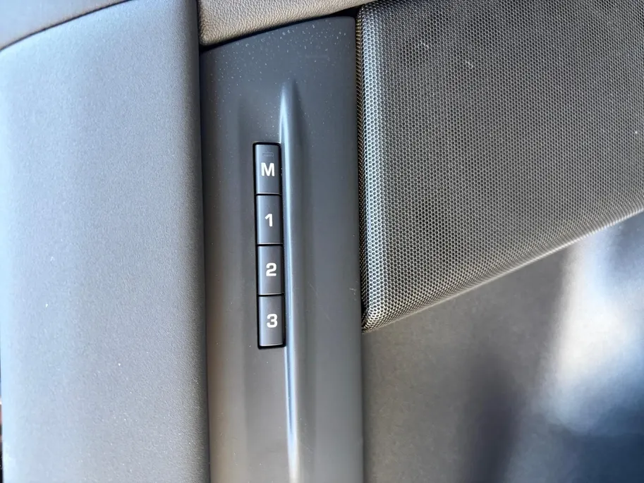 Land Rover Range Rover Evoque 1.5 P270e PHEV AWD SE Dynamic Edition | Black Pack | Keramische coating | Panoramadak | Meridian audio-installatie | Elektrisch verstelbare stoelen incl. geheugenfunctie | 3D camera | Apple/Android Carplay | Elektrisch verstelbare achterklep | Stoelverwar