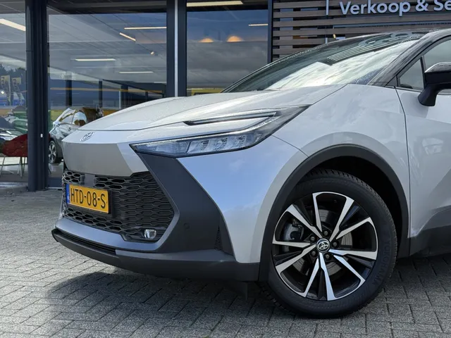 Toyota C-HR 2.0 PHEV 220 Dynamic Bi-Tone | All Seasons