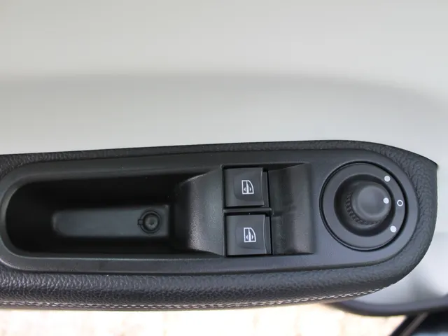 Renault Twingo 1.0 SCe Intens | navigatie | climate control |  lichtmetalen velgen | all season banden