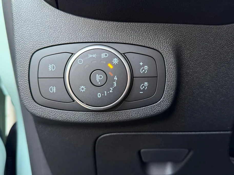 Ford Fiesta 1.0 EcoBoost Titanium | Dealer onderhouden | 1e eigenaar | Adapt. Cruise control | Parkeersensoren voor en achter | Achteruitrijcamera | Trekhaak | Navigatie | Apple carplay & Android auto | Voorruitverwarming | Privacy glas | Bovag garantie |
