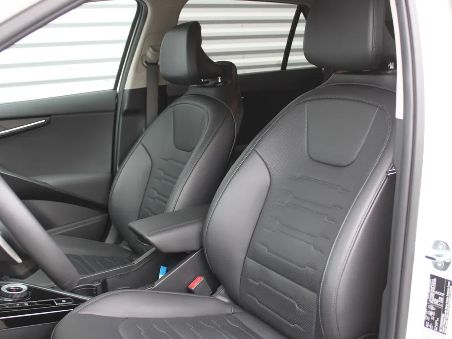Kia Niro EV Edition Advanced 64.8 kWh | Stuur-/stoelverwarming | Elektr. stoelverstelling | Camera | Cruise adapt. | 17'LM | Clima | 17% bijtelling |