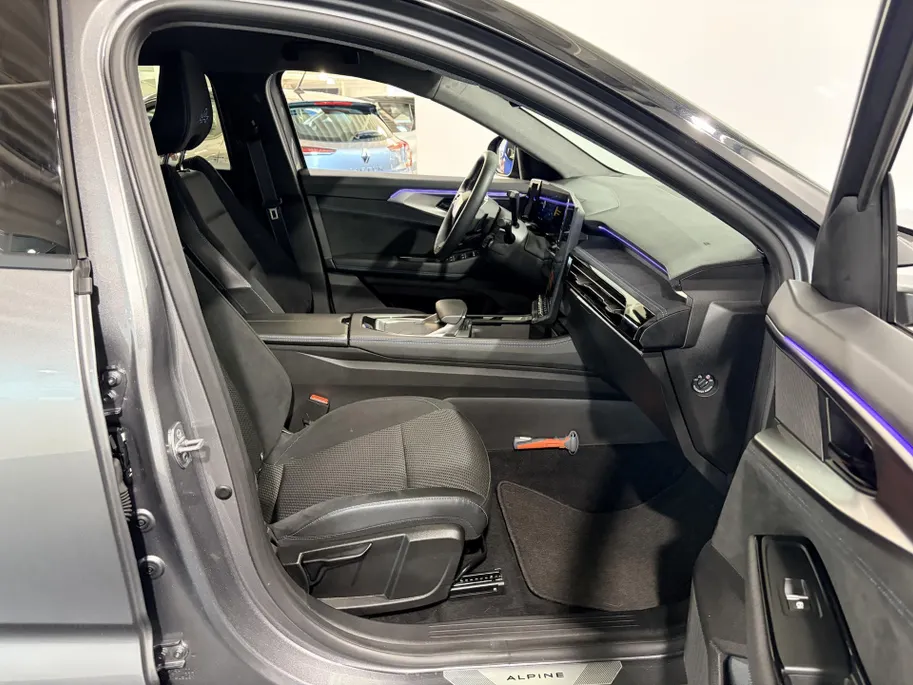 Renault Austral 200PK E-Tech Full Hybrid Techno Esprit Alpine AT | Trekhaak | All Season Banden | Climate Control | Digital Cockpit | Camera | Parkeersensoren | Adaptive Cruise Control | Lichtmetalen Velgen |