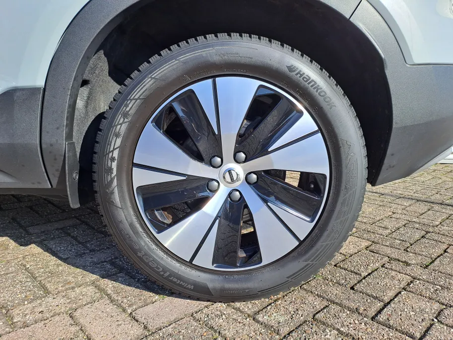 Volvo XC40 2.0 B3 Essential AUTOMAAT | Stuurverwarming | Stoelverwarming | Adaptieve Cruise | Apple Carplay/Android Auto