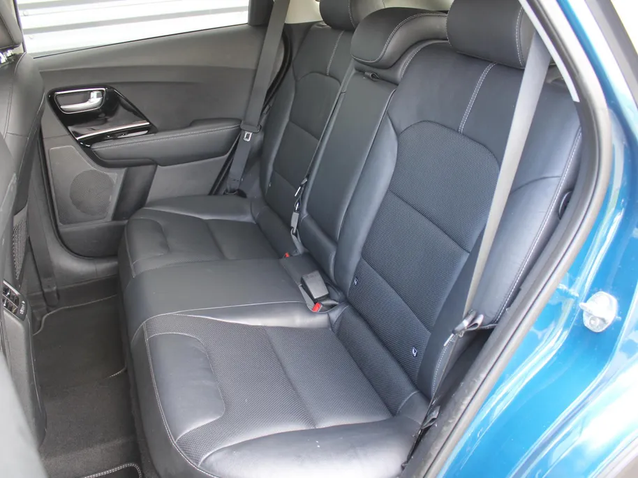Kia Niro 1.6 GDi Hybrid ExecutiveLine | Trekhaak | Stuur-/stoelverwarming + ventilatie | Camera | Cruise adapt. | 18' LM | Leer | JBL audio |
