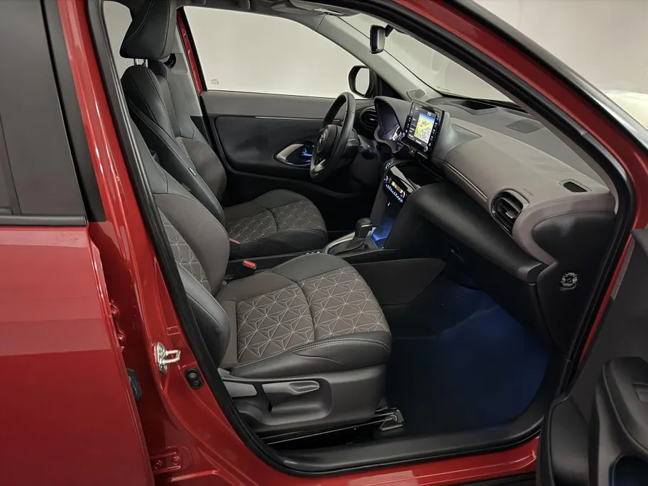 Toyota Yaris Cross 1.5 Hybrid Executive Automaat | Trekhaak | Panoramadak | Apple Carplay/Android Auto | Stoelverwarming